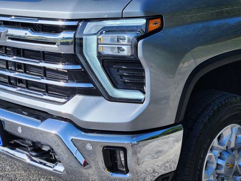 Certified 2025 Chevrolet Silverado 2500 LTZ w/ LTZ Convenience Package AWD/4WD image 8