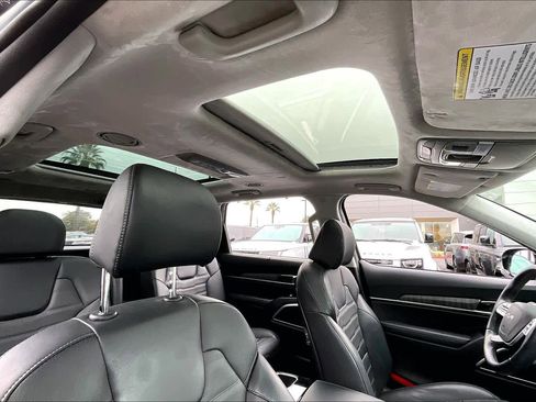 Used 2024 Kia Telluride SX Prestige w/ Towing Package image 24