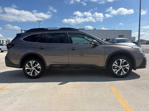 Used 2022 Subaru Outback Limited AWD/4WD image 4