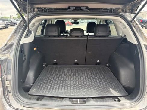 Used 2018 Jeep Compass Latitude w/ Cold Weather Group FWD image 19