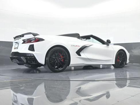 Used 2024 Chevrolet Corvette Stingray Convertible w/ Z51 Performance Package image 56