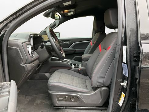 Used 2023 Chevrolet Colorado Z71 w/ Z71 Convenience Package 2 image 9