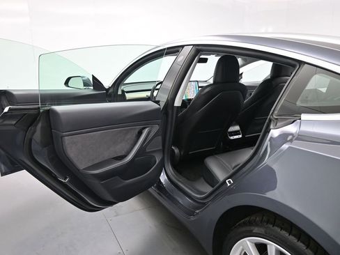 Used 2019 Tesla Model 3 Standard Range Plus image 15