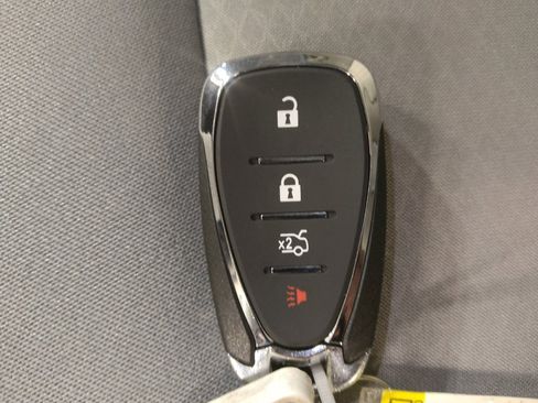 Used 2017 Chevrolet Malibu LT image 32