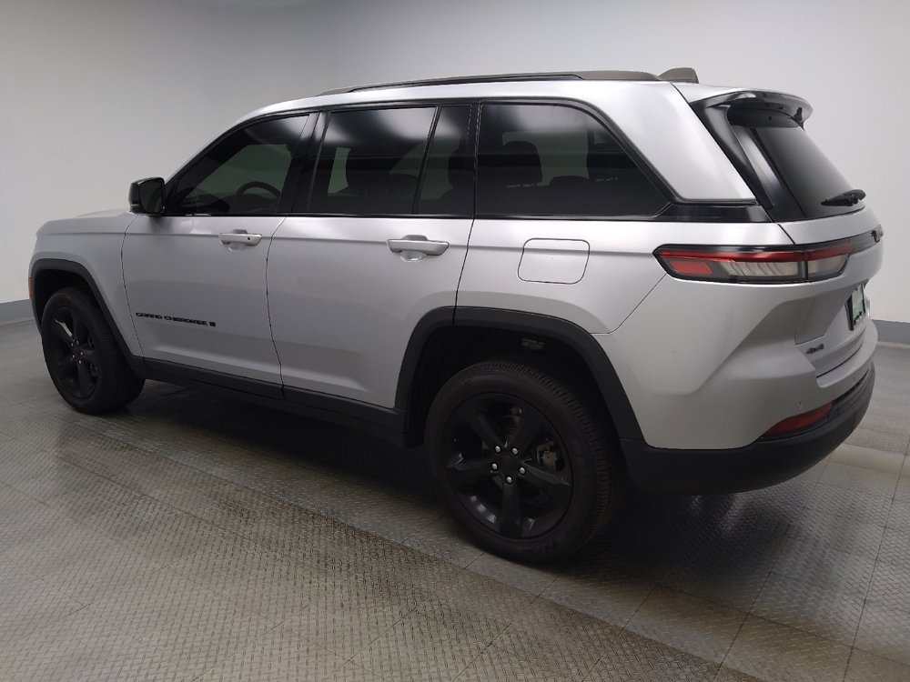 Used 2023 Jeep Grand Cherokee Altitude AWD/4WD image 3