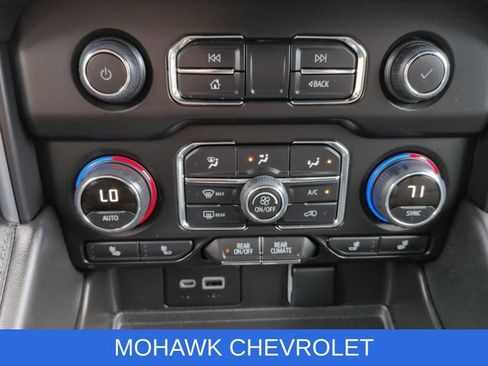 Used 2022 Chevrolet Tahoe Z71 w/ Luxury Package AWD/4WD image 19
