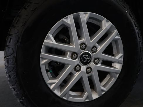 Used 2022 Toyota Tundra SR5 w/ SR5 Convenience Package image 30