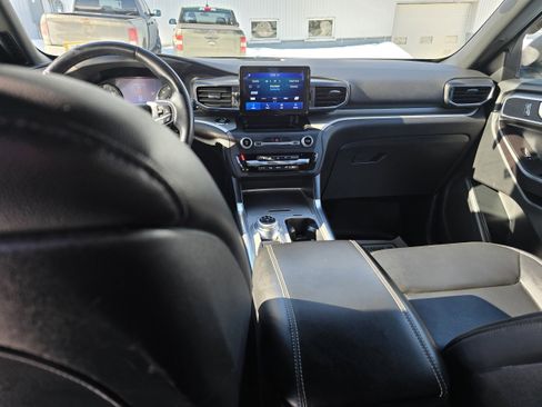 Used 2020 Ford Explorer XLT w/ Equipment Group 202A image 9