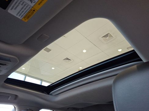 Used 2020 Toyota Highlander Limited image 15