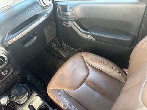 Used 2013 Jeep Wrangler Unlimited Sahara image 14