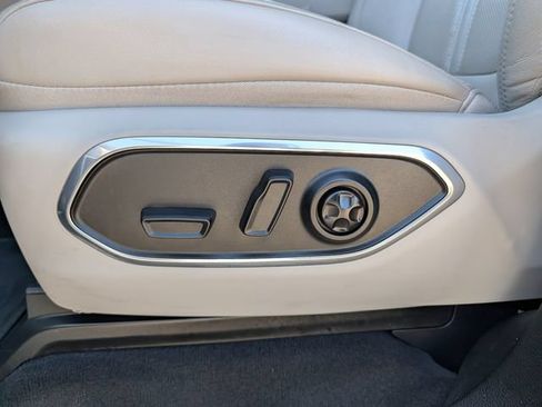 Used 2024 Jeep Wagoneer L Series III AWD/4WD image 23