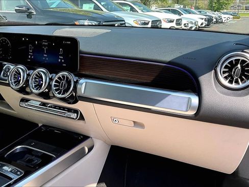 Used 2026 Mercedes-Benz GLB 250 4MATIC image 16