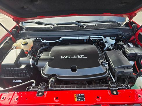 Used 2019 Chevrolet Colorado LT w/ LT Convenience Package AWD/4WD image 18