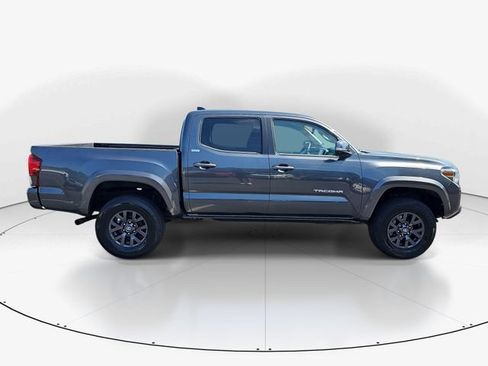 Used 2022 Toyota Tacoma SR5 w/ Technology Package RWD image 2