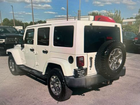 Used 2014 Jeep Wrangler Unlimited Rubicon AWD/4WD image 3