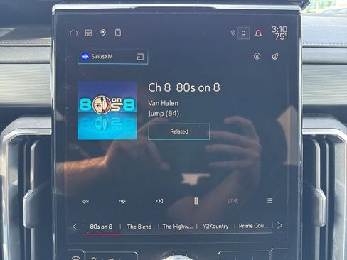 Used 2025 GMC Acadia Elevation image 17