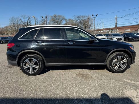 Used 2019 Mercedes-Benz GLC 300 4MATIC w/ Premium Package image 4