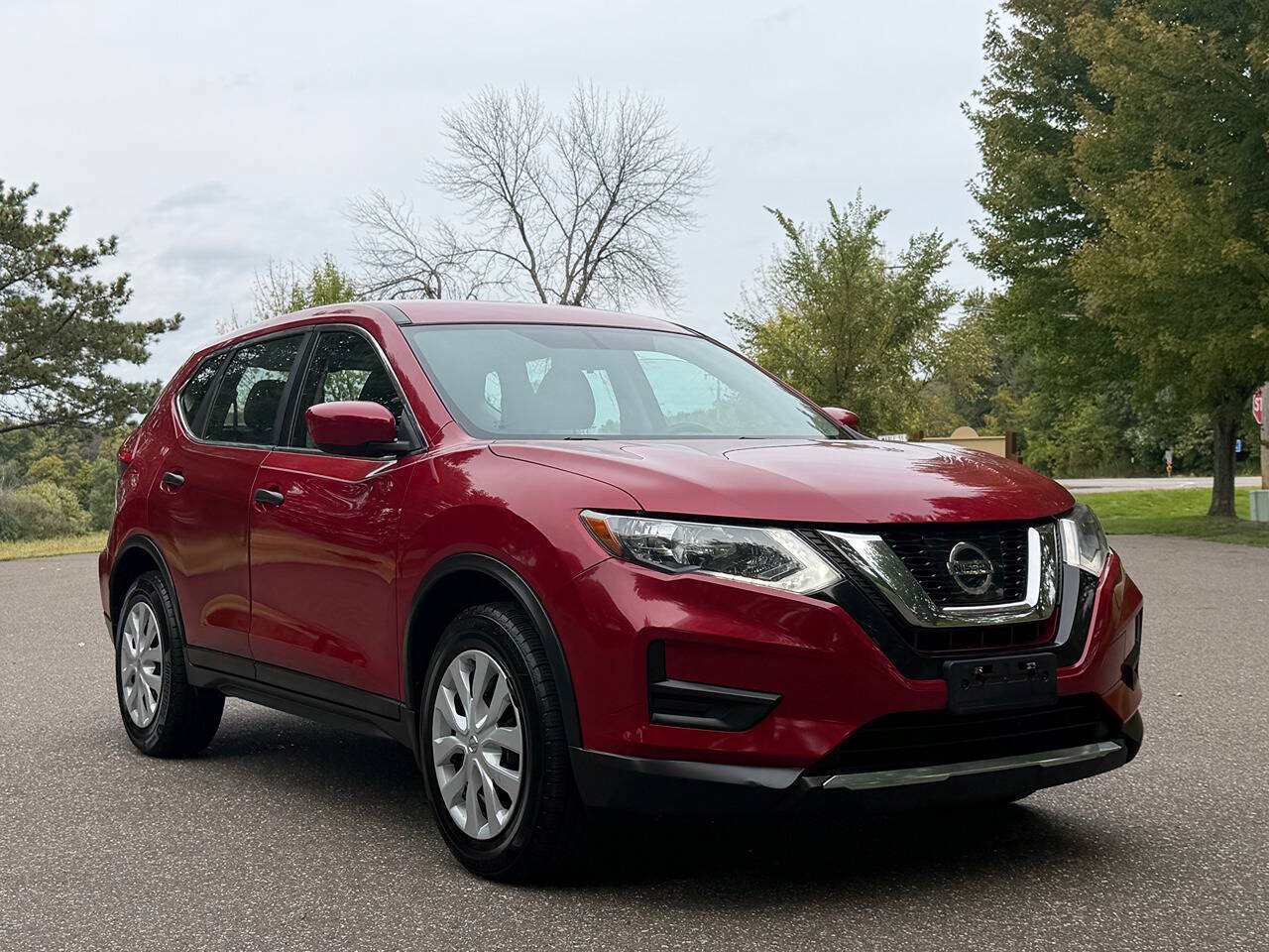 Used 2017 Nissan Rogue S AWD/4WD image 1