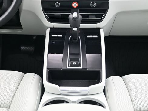 Used 2026 Porsche Macan image 10