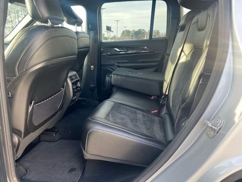 Used 2023 Jeep Grand Cherokee Altitude image 5