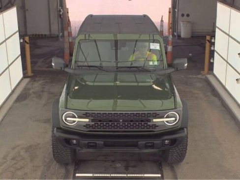 Used 2023 Ford Bronco Badlands w/ Sasquatch Package AWD/4WD image 2