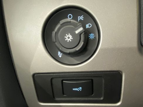 Used 2014 Ford F150 Lariat w/ Lariat Chrome Package image 21