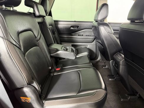Used 2024 Nissan Pathfinder SL w/ Cargo Package AWD/4WD image 31