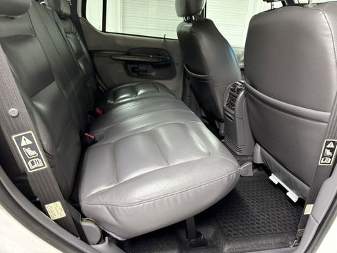 Used 2001 Ford Explorer Sport Trac 4x4 image 26