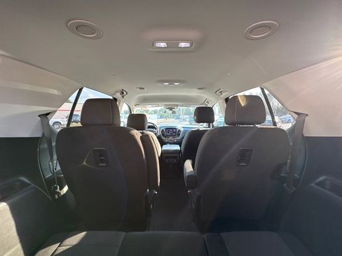 Used 2021 Chevrolet Traverse LT image 23