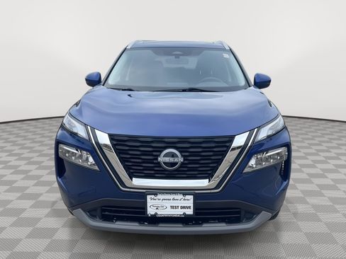 Used 2022 Nissan Rogue SV w/ SV Premium Package AWD/4WD image 2