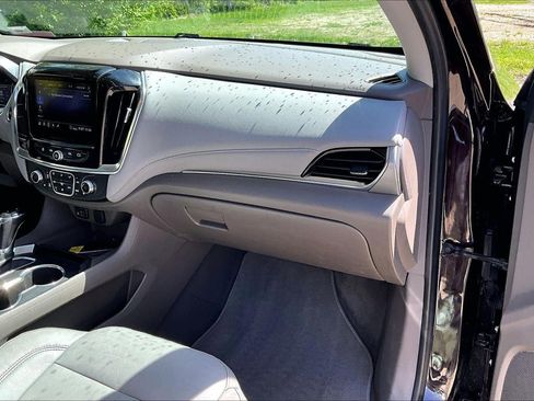 Used 2020 Chevrolet Traverse LT w/ LT Premium Package FWD image 14