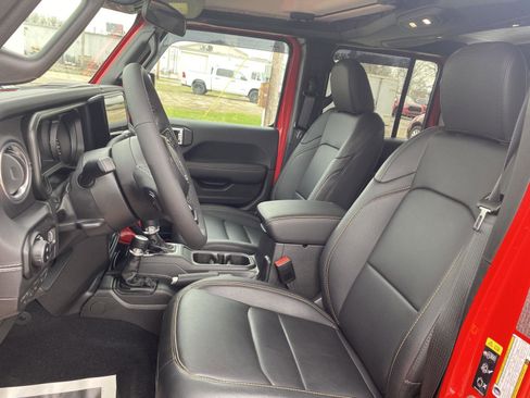 Used 2025 Jeep Gladiator High Tide image 16