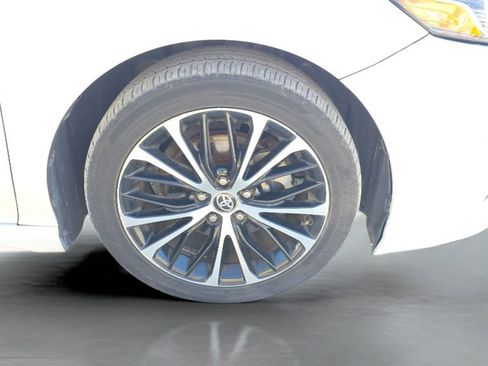 Used 2020 Toyota Camry SE image 25