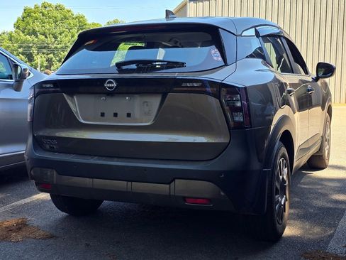 Used 2025 Nissan Kicks S FWD image 4