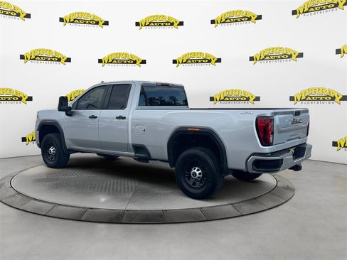 Used 2022 GMC Sierra 2500 Pro w/ Convenience Package image 3