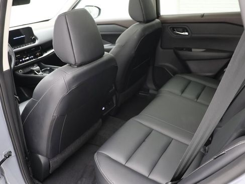 Used 2023 Nissan Rogue SL w/ SL Premium Package image 11