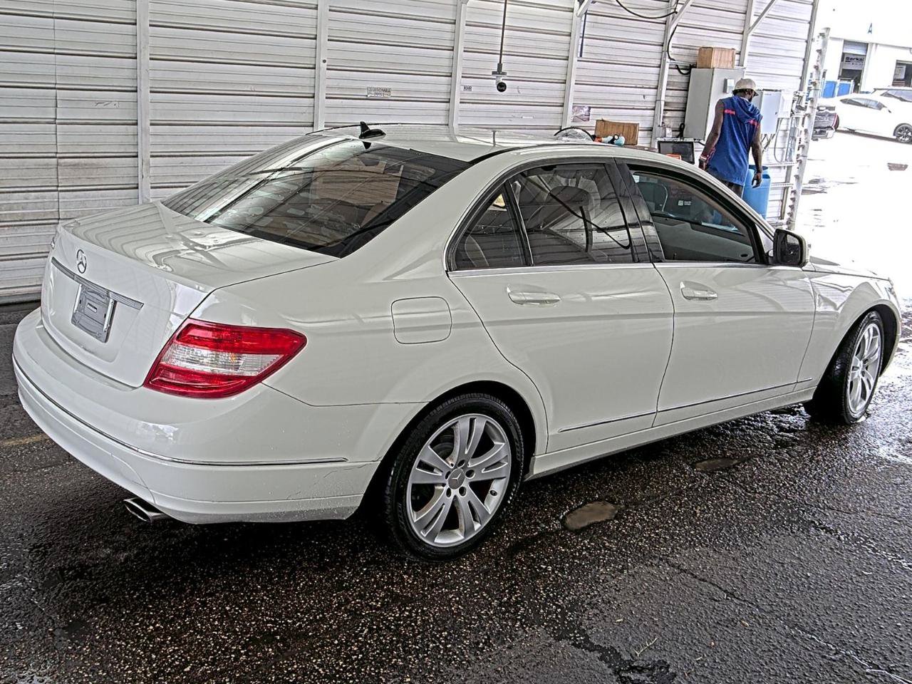 Used 2009 Mercedes-Benz C 300 Sedan image 2