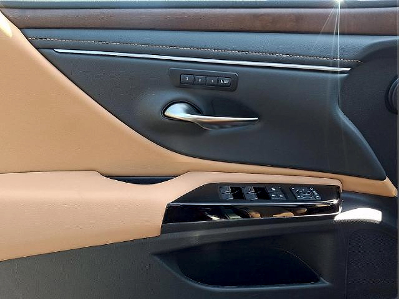 Used 2024 Lexus ES 350 w/ Premium Package FWD image 11