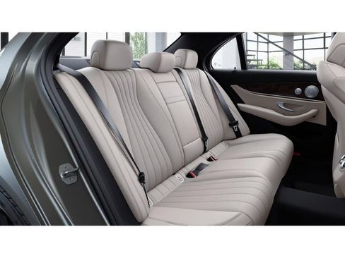 Certified 2022 Mercedes-Benz E 350 4MATIC Sedan image 5