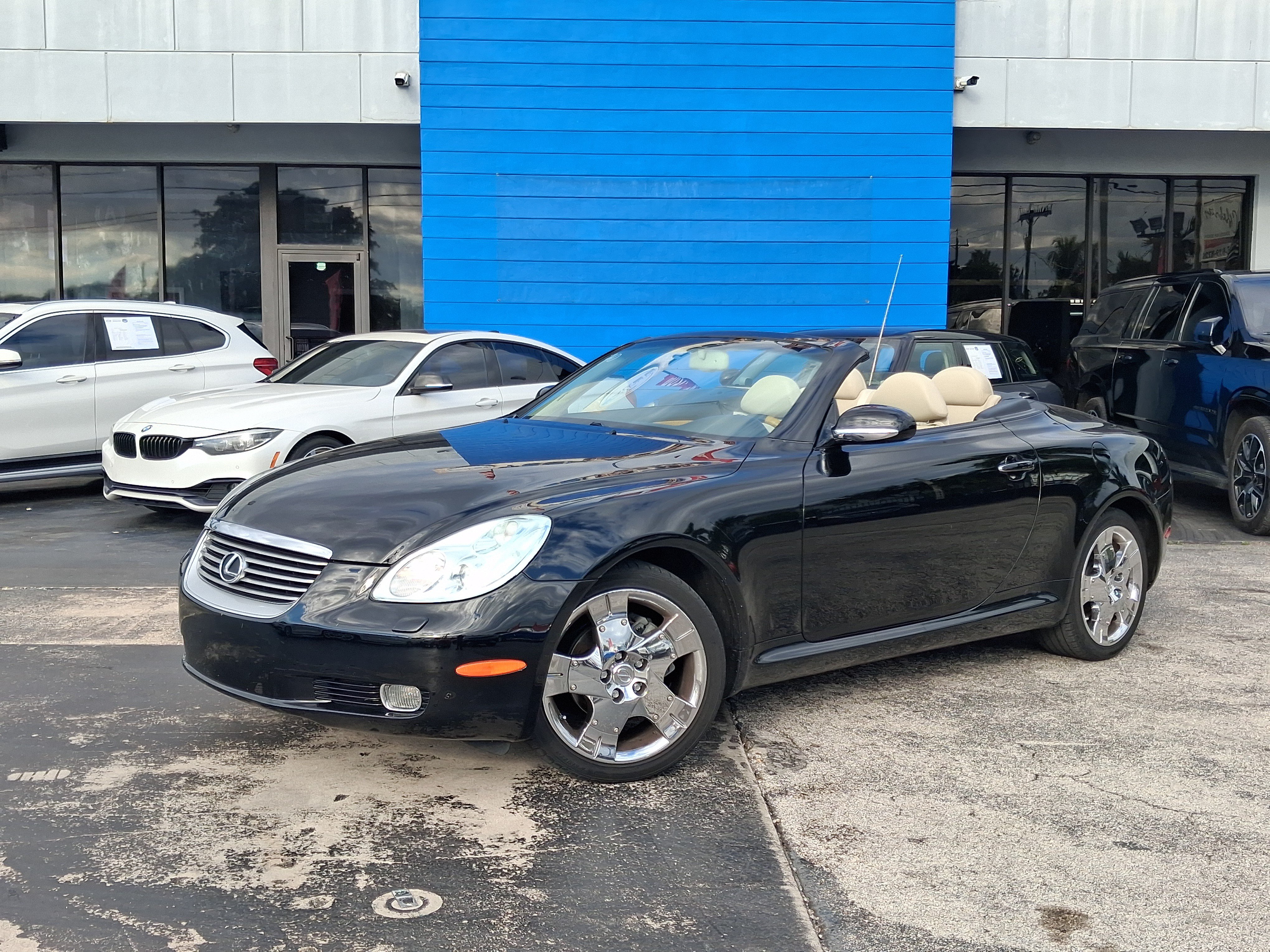 Used 2005 Lexus SC 430 Convertible RWD image 2