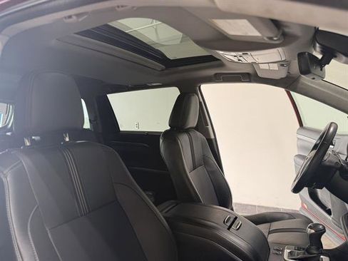 Used 2018 Toyota Highlander SE image 21