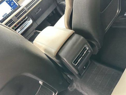Used 2025 Lincoln Corsair AWD image 24