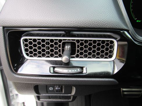 Used 2025 Honda Civic Sport image 13