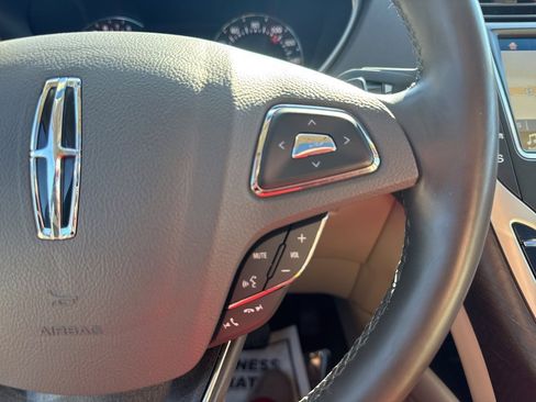 Used 2017 Lincoln MKX Reserve w/ Driver Assistance Package image 15