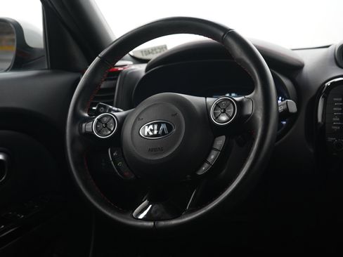 Used 2018 Kia Soul + FWD image 14
