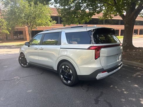 Used 2026 Kia Carnival EX FWD image 4