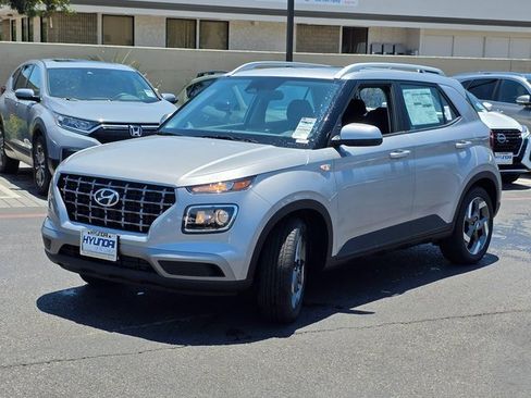 New 2025 Hyundai Venue SEL image 4