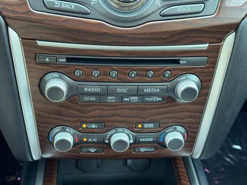 Used 2017 Nissan Pathfinder Platinum w/ Family Entertainment Package AWD/4WD image 29