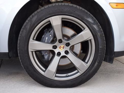 Used 2024 Porsche Macan w/ Premium Plus Package AWD/4WD image 34