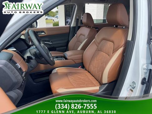 Used 2026 Nissan Pathfinder Platinum w/ Cargo Package FWD image 10